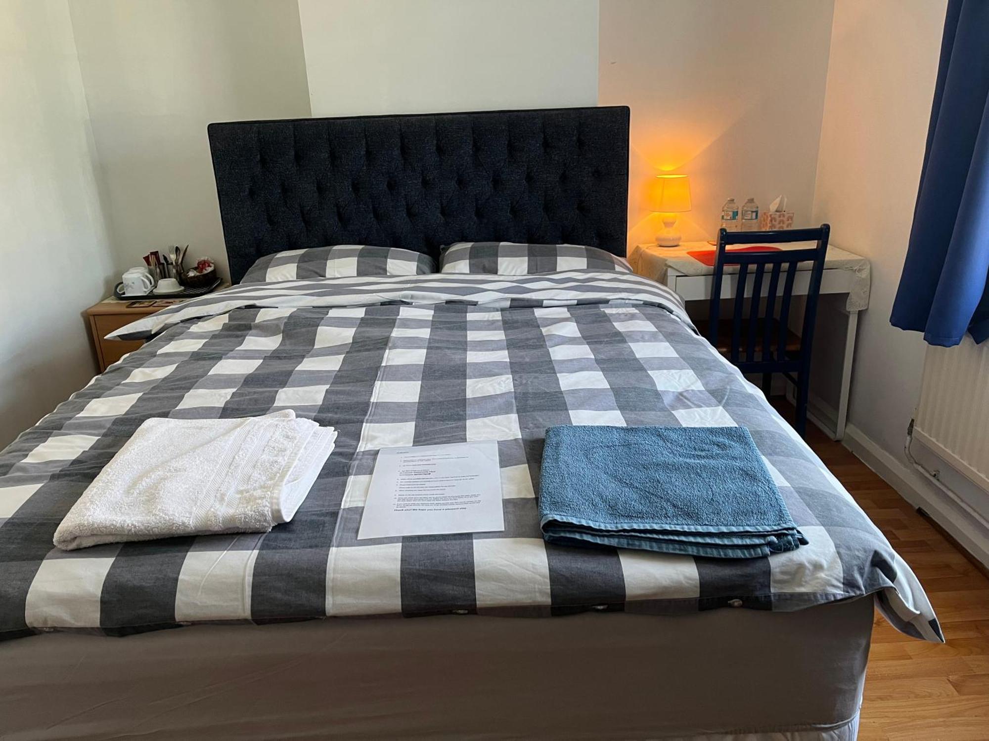 Large Double Bedroom With Free On Site Parking Проживание в семье