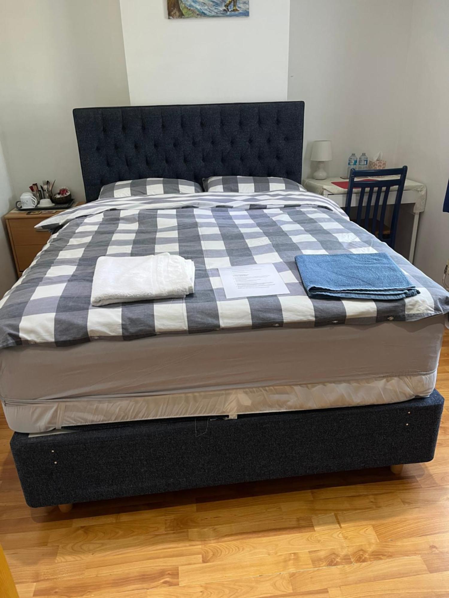 Large Double Bedroom With Free On Site Parking Проживание в семье *